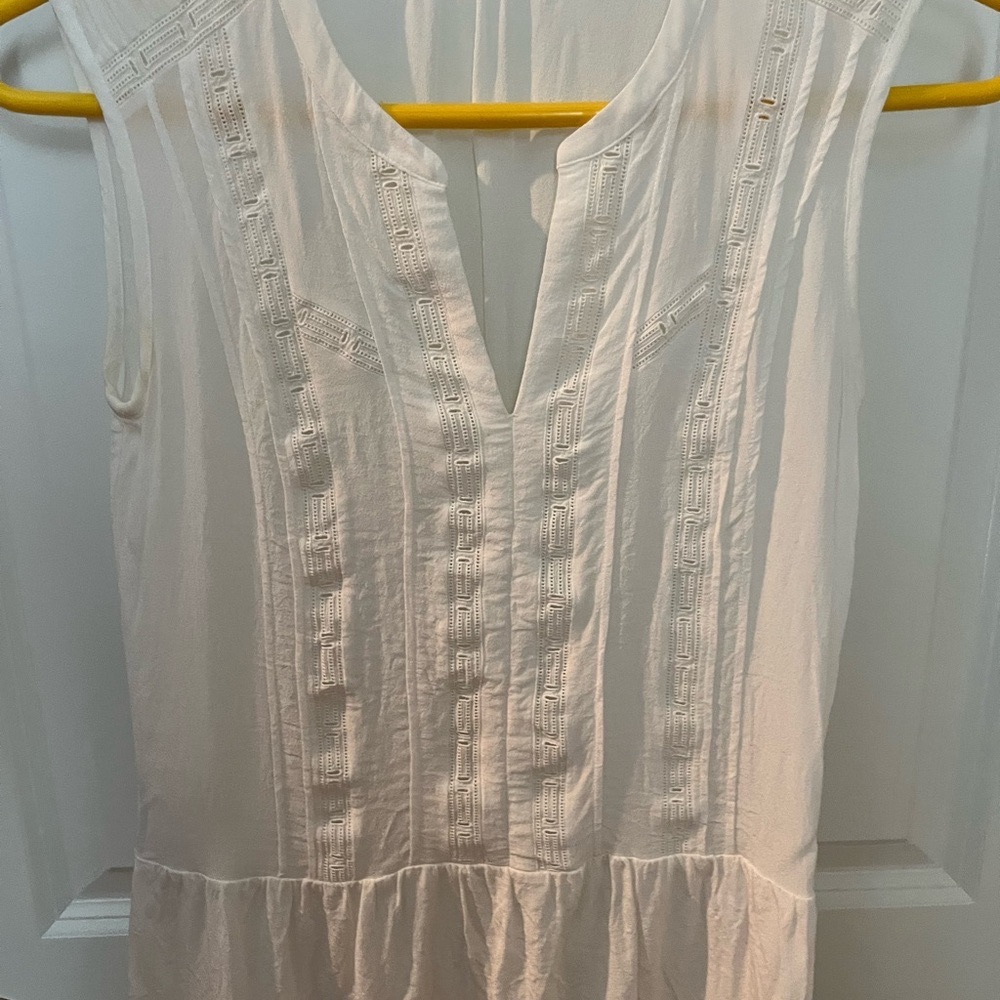 Comptoir des Conniers White Sleeveless Blouse with Embroidered Details